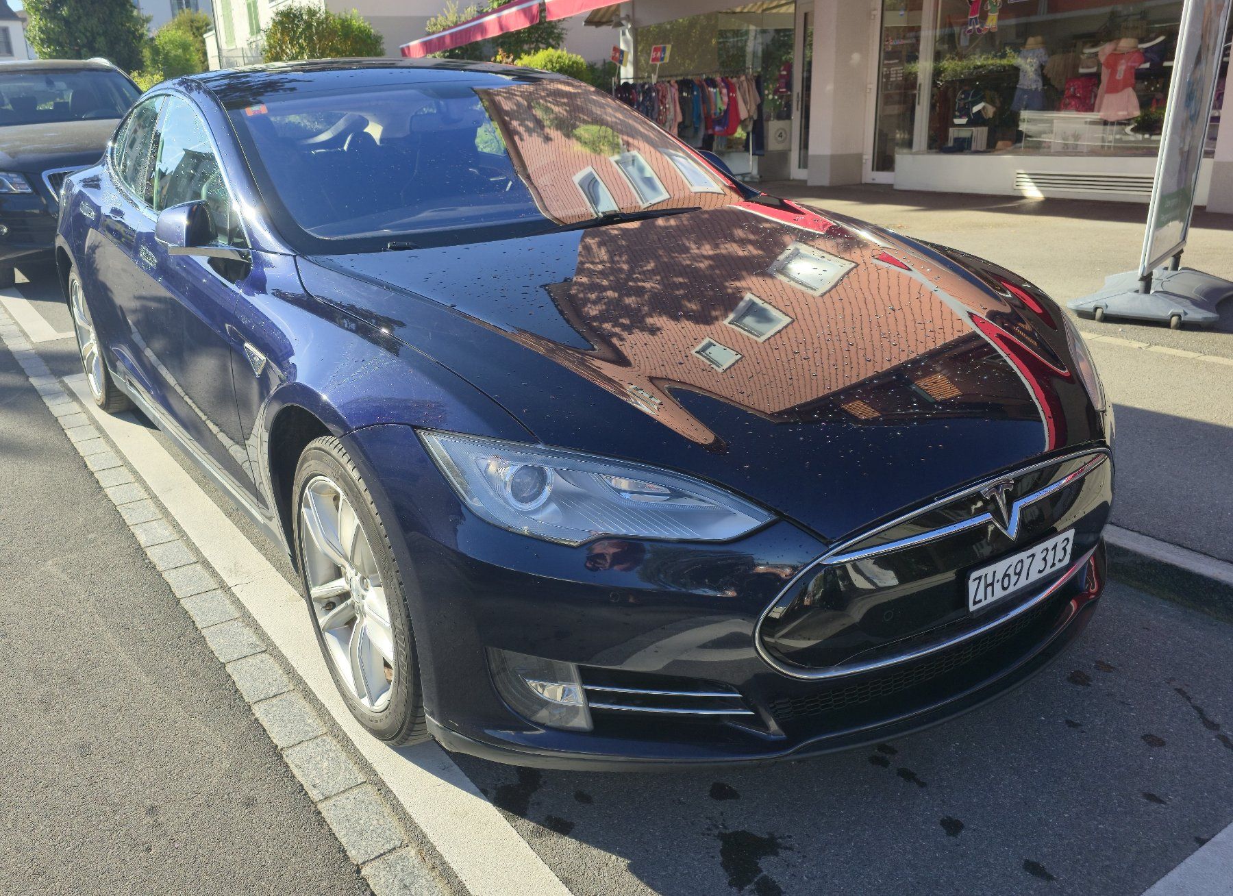 Tesla Automobili: Tesla Model S 85 - Battery Gut! – Usato da Stäfa venduto da pelleva 3