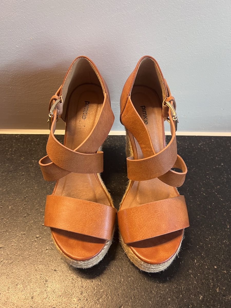 Damenschuhe: High Heel Keil-Sandalen Gr 36 – Gebraucht aus Balgach von Ni.Steiger 2
