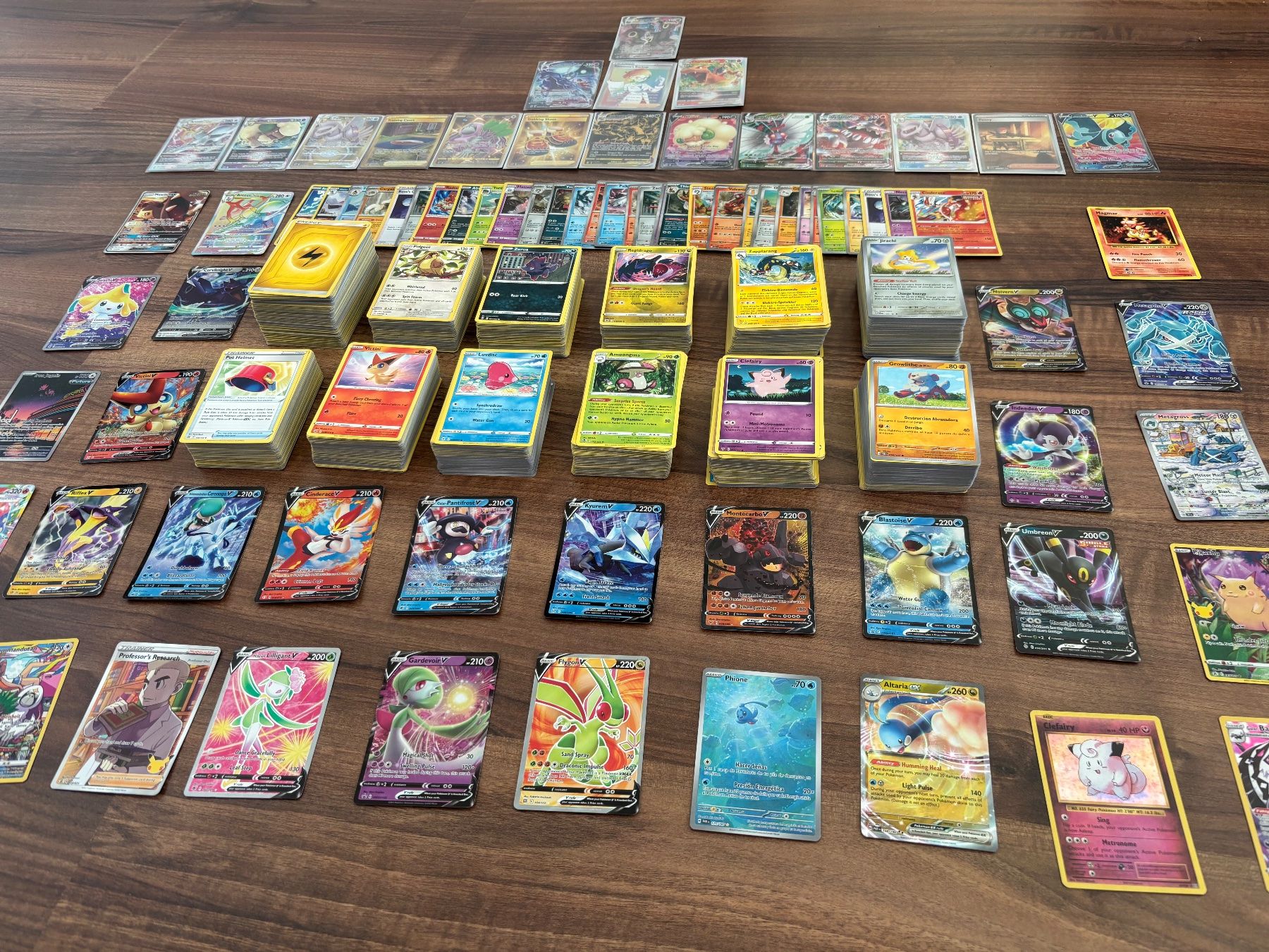 Pokémon Sammelbilder & Trading cards: Pokémon Sammlung 2100 Karten | Umbreon, Charizard – Gebraucht aus Konolfingen von fab_g5dq 2