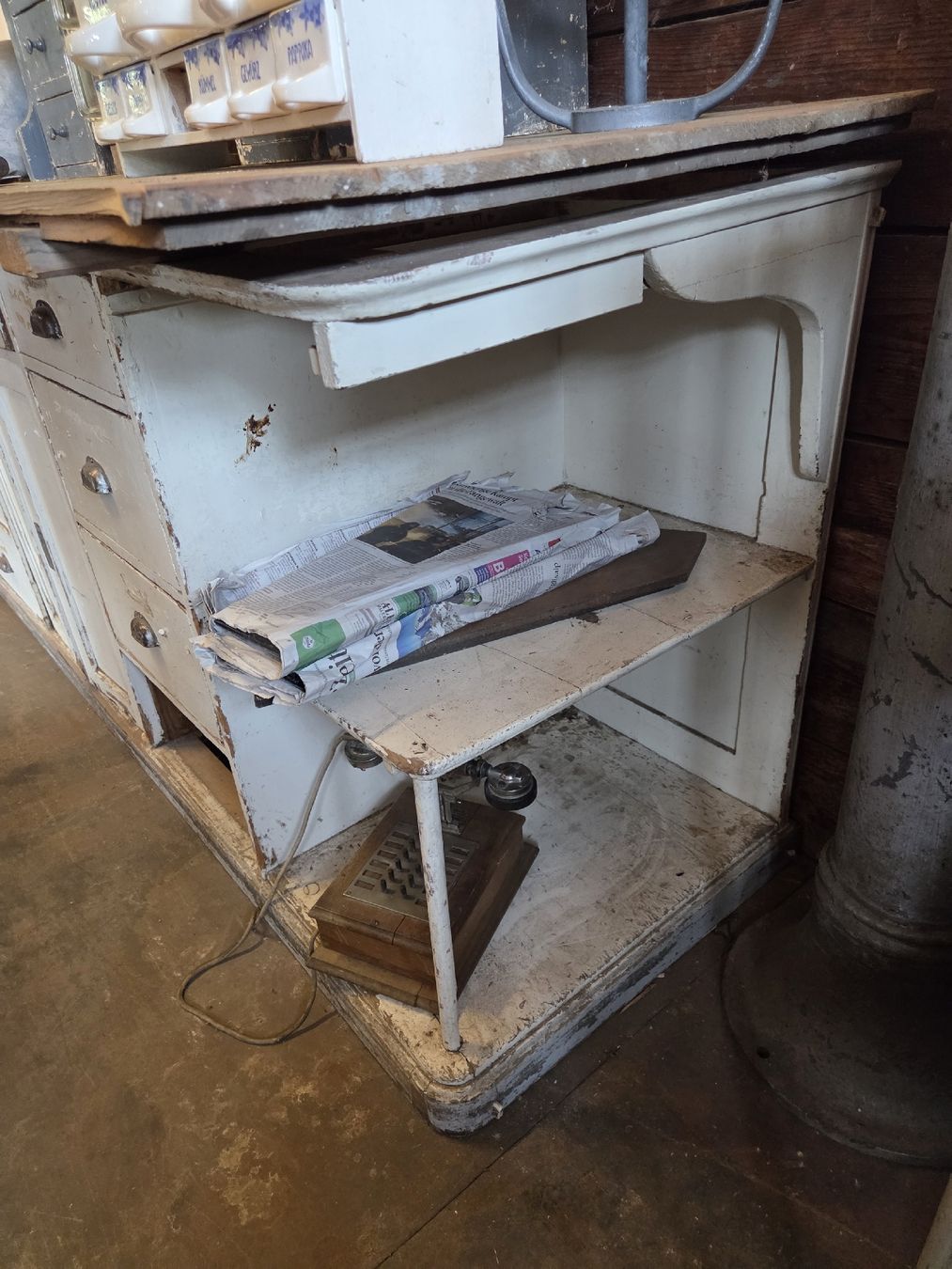 Allestimento di negozi e stand fieristici: Antike Ladentheke – Usato da Herisau venduto da Strahlkraft 4