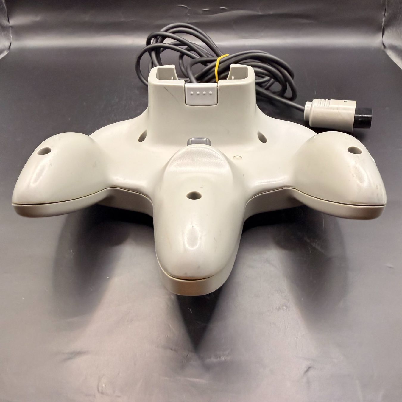 Nintendo Controller: Nintendo 64 Controller Grau – Kabel beschädigt – Usato da Düdingen venduto da Nerdworld 4