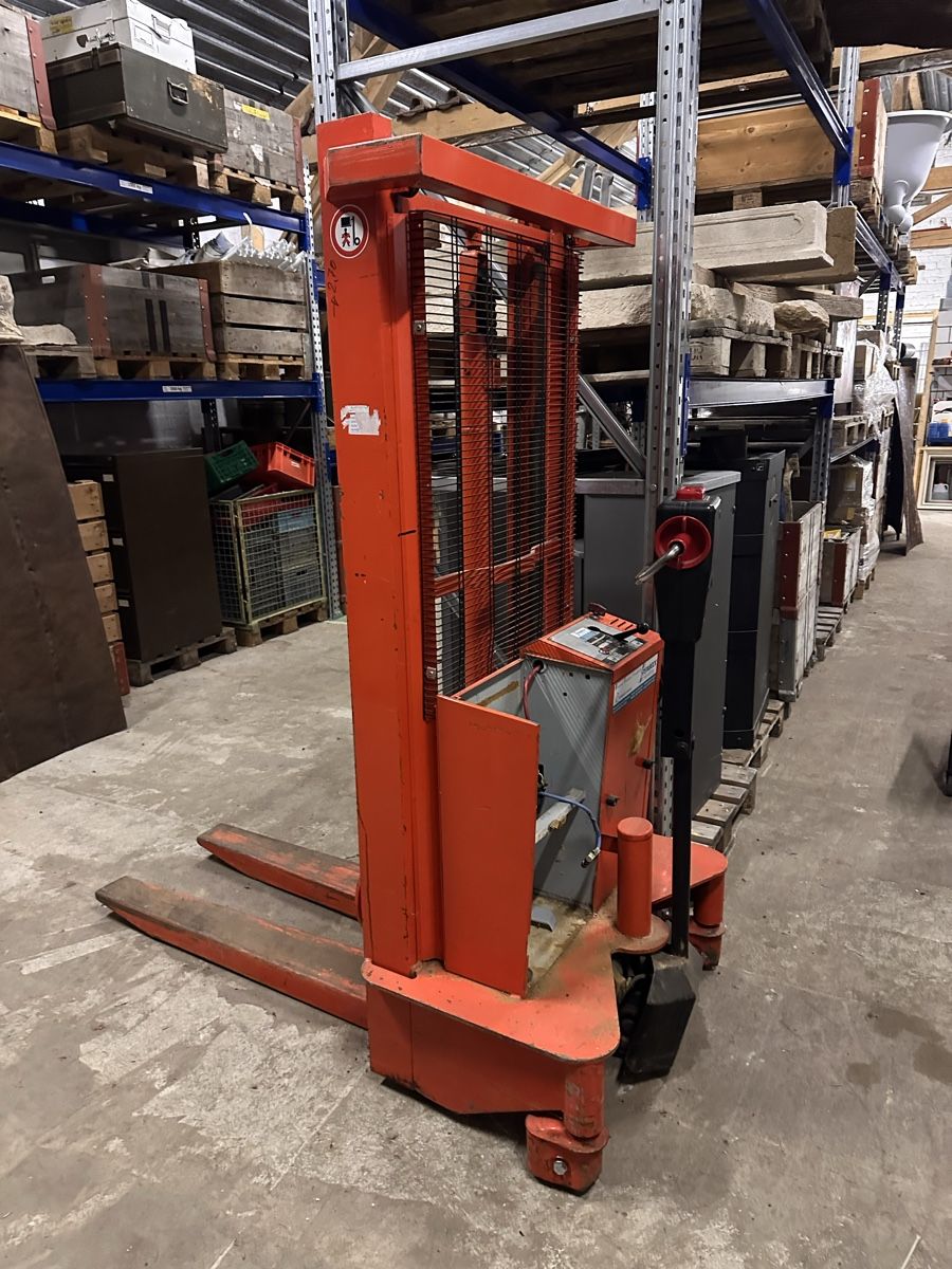 Carrelli elevatori e a forche: Kleiner Stapler – Usato da Wiedlisbach venduto da Chips02