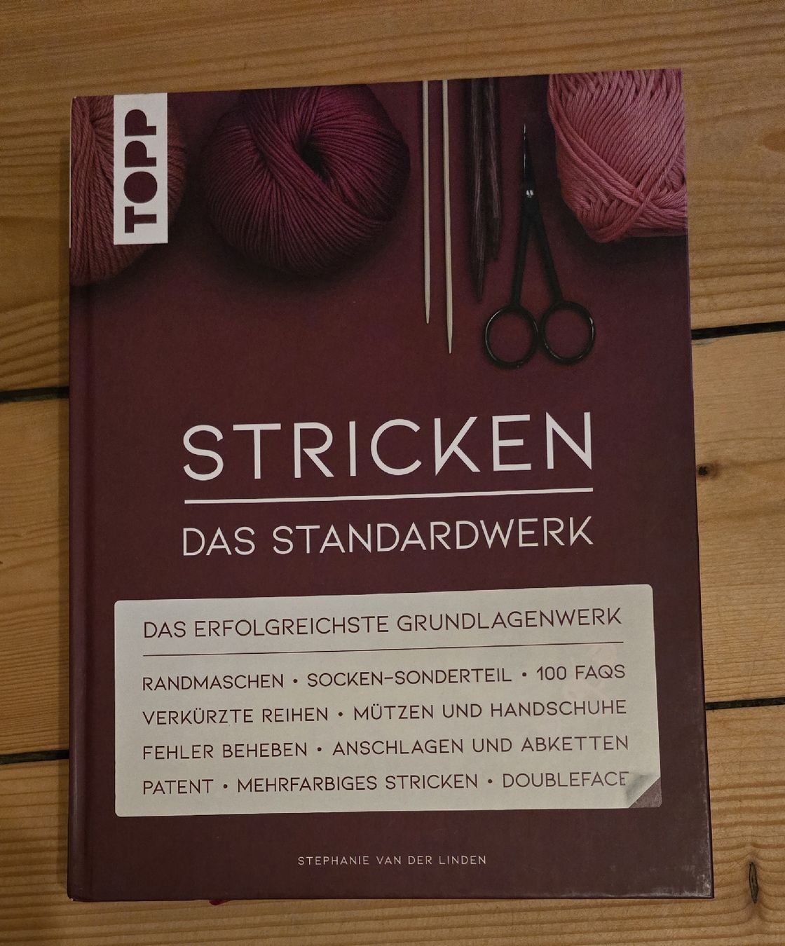 Libri: Buch "Stricken- Das Standardwerk – Nuovo (secondo la descrizione) da Escholzmatt venduto da Koenigskind2023