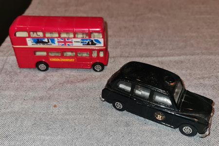 London Taxi und Bus im Set