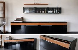 Sideboard und Vitrine– Schwarz Hochglanz mit Holzoptik – 210
