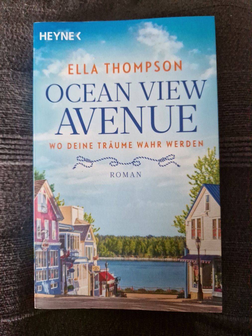 Bücher: Ella Thompson Ocean View Avenue Band 1 – Gebraucht aus Neuhausen am Rheinfall von Alchimista