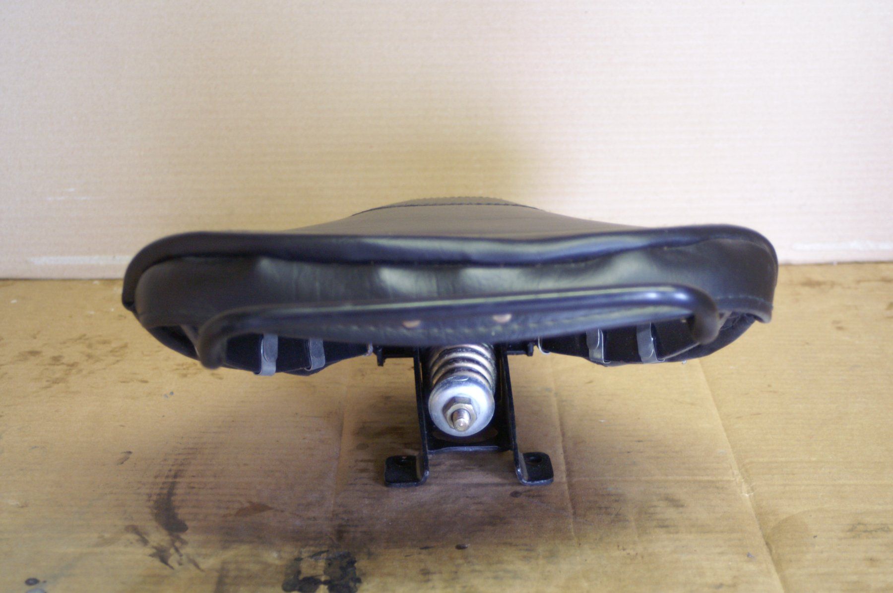 Piaggio Toutes les pièces détachées moto: Schwingsattel Motorrad Vespa Lambretta Leder – D'occasion à Utzenstorf par jue_5d6l 2