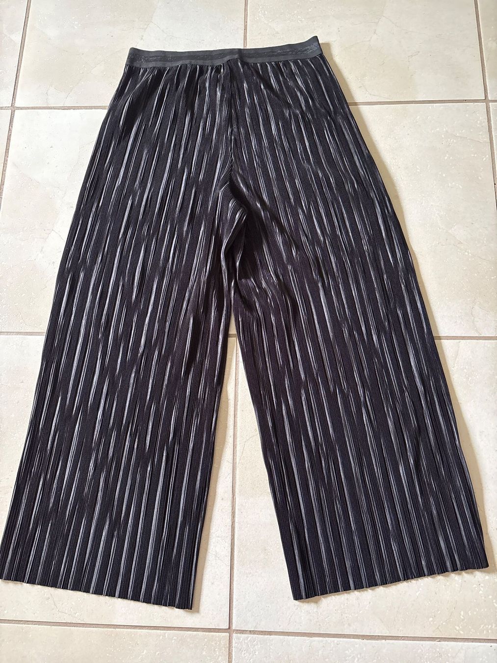 Esprit Pantaloni: Culotte-Hose ESPRIT schwarz, Grösse L - NEU – Nuovo e nell'imballaggio originale da Pfaffhausen venduto da frickda 1