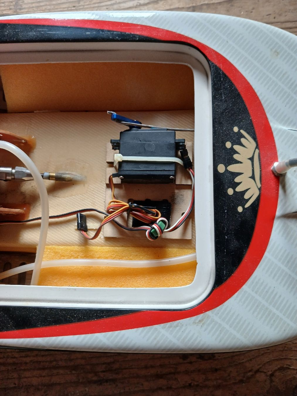 Modellismo RC: 2 bateaux rc , 9 batteries, 3 télécommandes – Difettoso da Fontaines NE venduto da Dimeh 9