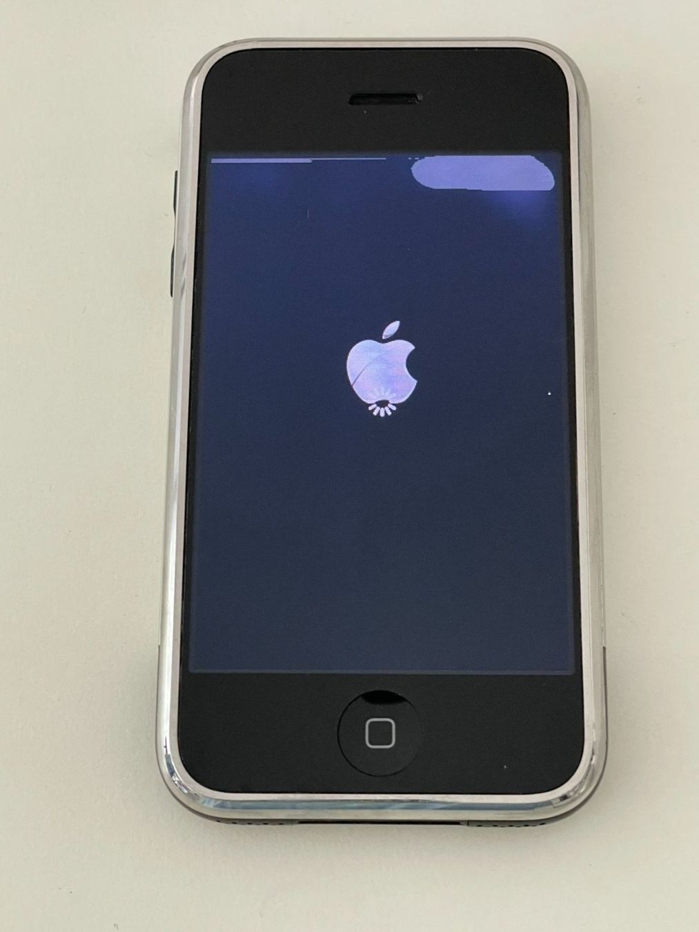 Apple Handys / Smartphones: iPhone 1.Generation   original aus USA – Defekt aus Schindellegi von