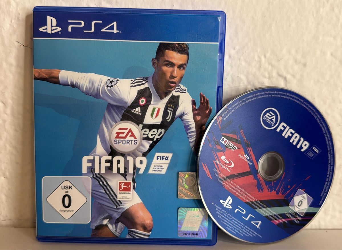 Sony Jeux: FIFA 19 PS4/PS5 Game Disc and Case – D'occasion à Ehrendingen par bubulence