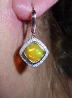Echtschmuck: Goldohrringe mit Welo-Opal