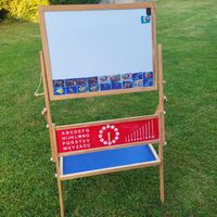 Kindermaltafel mit Alphabet und Zahlen 