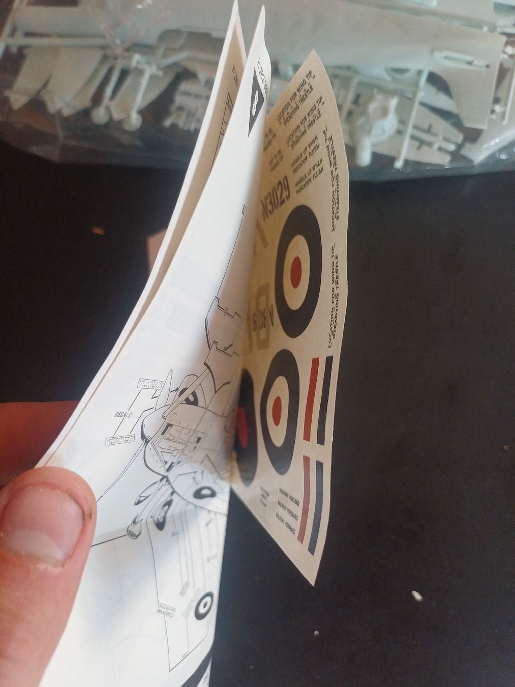Revell Kits de montage: Modellbausatz Supermarine Spitfire MK-1 – Défectueux à Wangenried par Recycler94 4