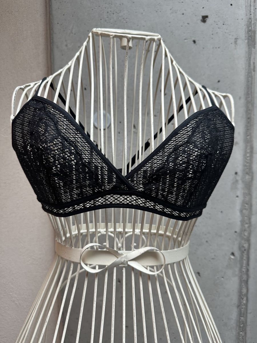 Altra biancheria intima: Schönes schwarzes Spitzen-BH Set Grösse S – Usato da Leuk-Stadt venduto da 2thcircle 3