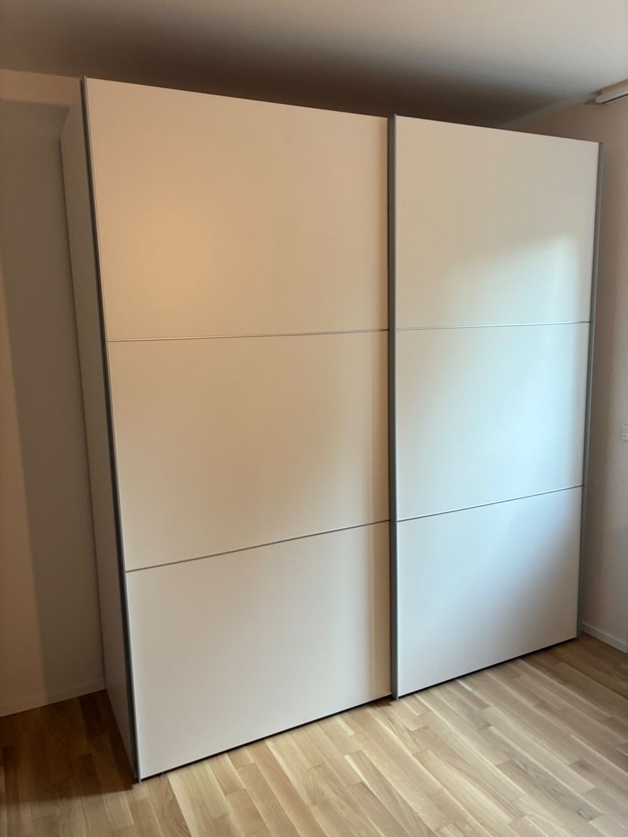 Armoires: Kleiderschrank – Neuf (Voir description) à Winterberg ZH par Flavio345 1