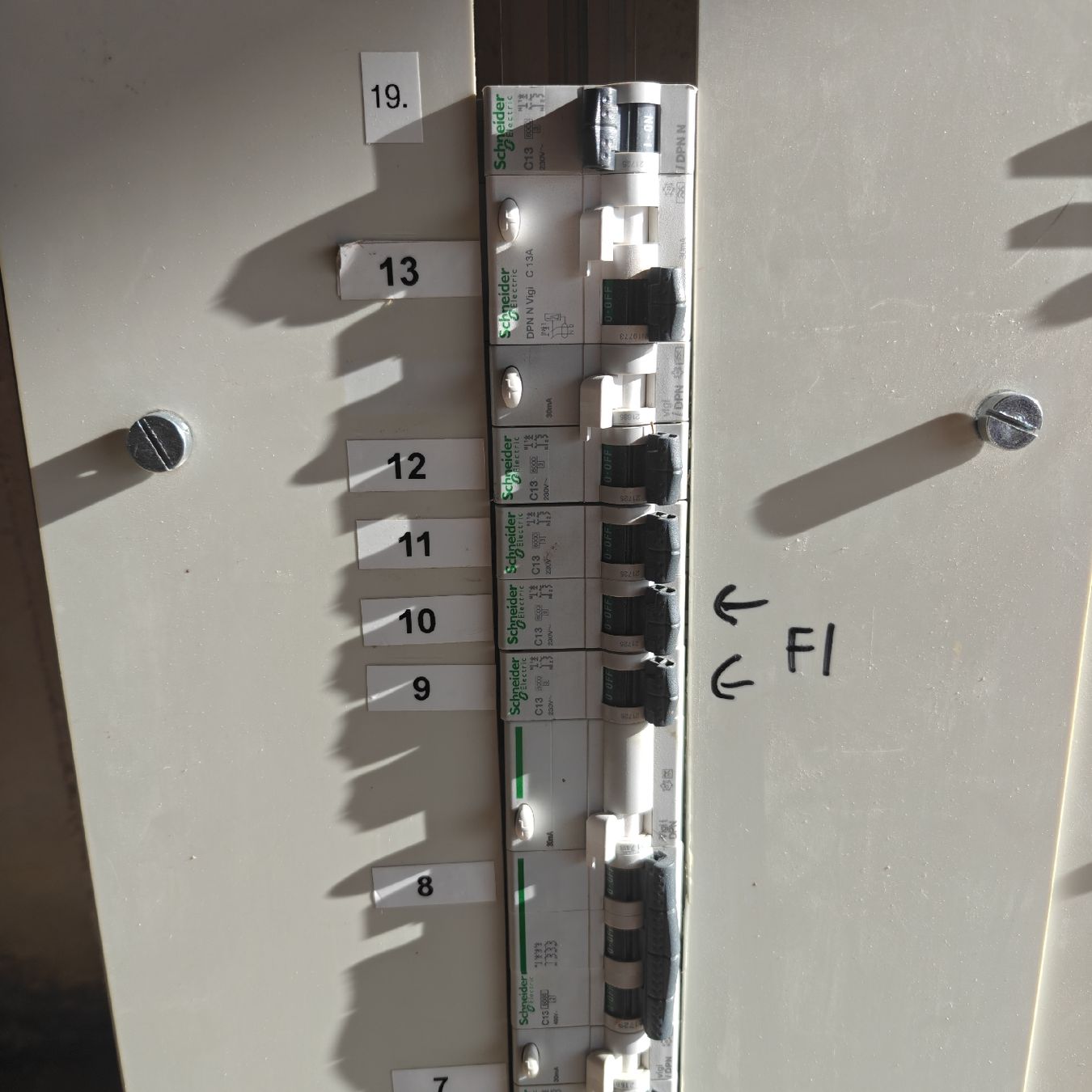 Schneider Alimentazione elettrica: Elektroverteilung / FI Sicherungen – Usato da Derendingen venduto da 12.12.13 2