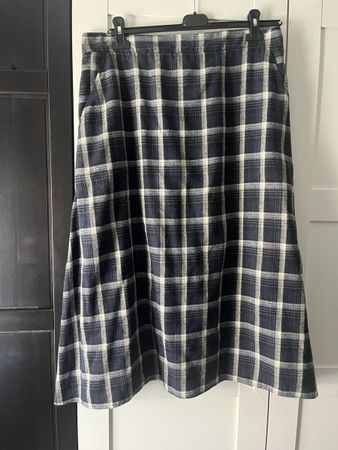 Jupe à carreaux faite par une Couturiere