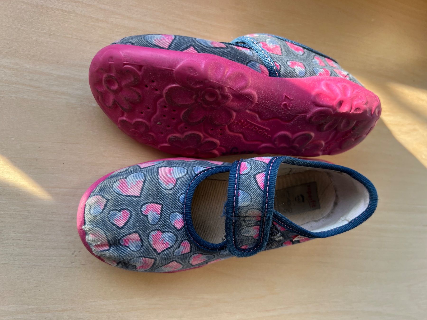 Superfit Schuhe für Mädchen: Hausschuhe Herzen Grösse 27 – Gebraucht aus Thalwil von Diaki