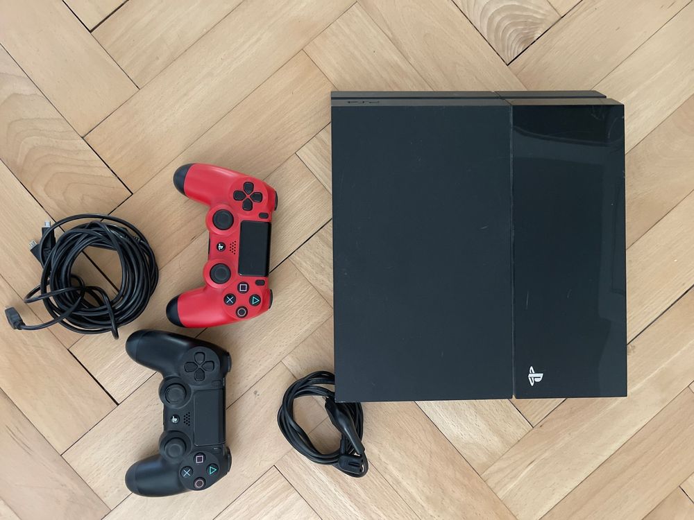 Playstation 4 inklusive zwei Controller Kaufen auf Ricardo