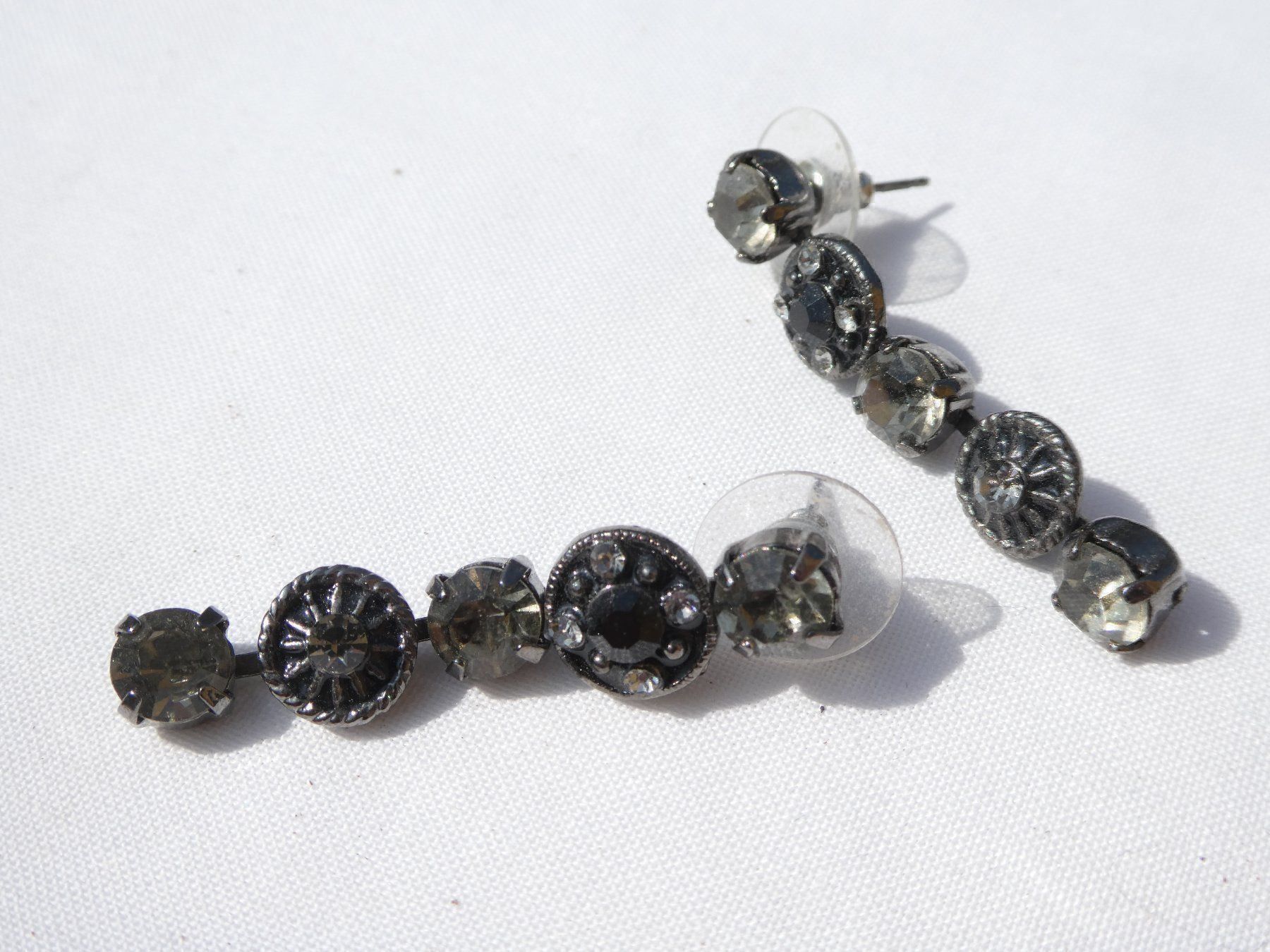 Ohrringe & -stecker: Ohrstecker, Modeschmuck; Länge 4.5cm – Gebraucht aus Gattikon von kaandooh