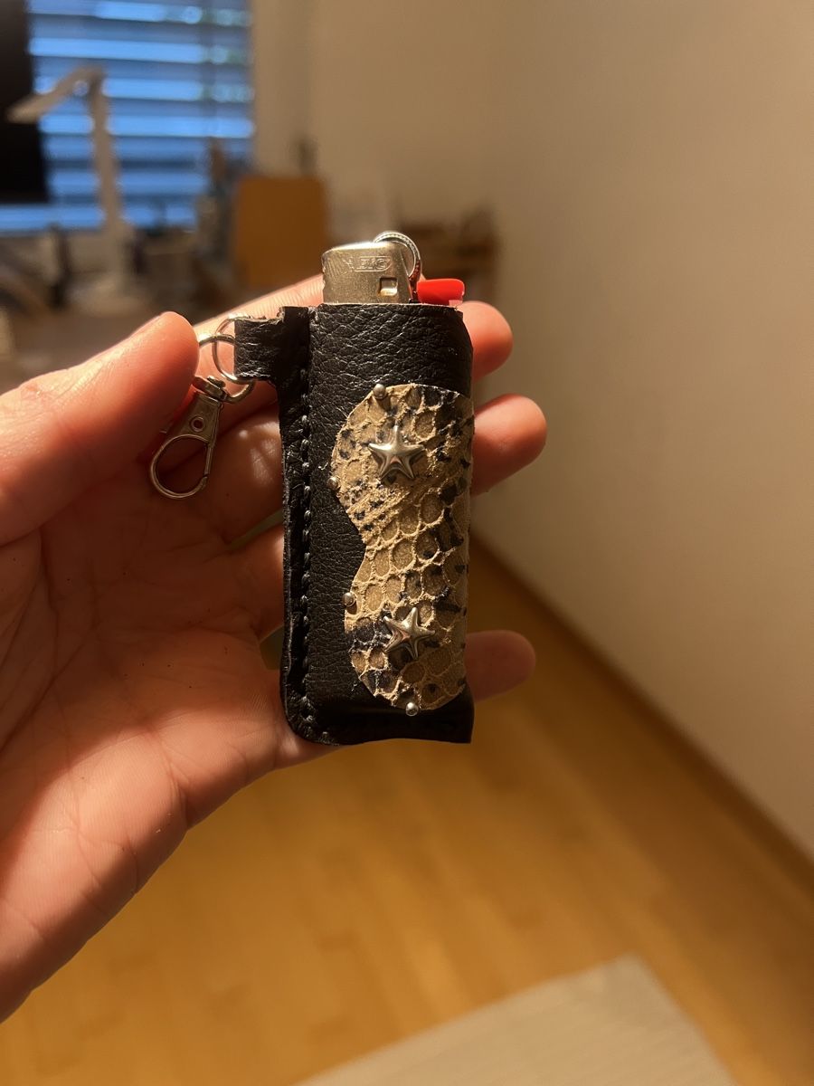Tiro a segno: leather lighter sleeve – Nuovo (secondo la descrizione) da Pfäffikon SZ venduto da str_s55r 1