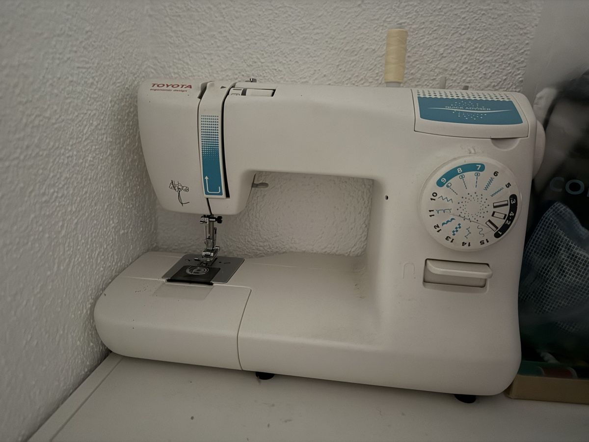 Toyota Macchine da cucire: Toyota sewing machine white good condition – Usato da Buchs SG venduto da ayt_87vv
