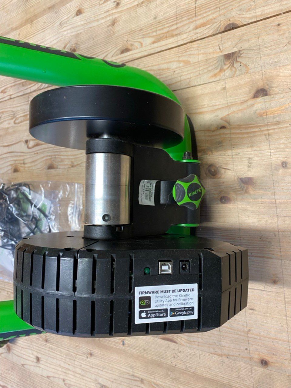 Hometrainer: Kinetic Rad-Trainer – Gebraucht aus Siselen BE von Dactylis 1