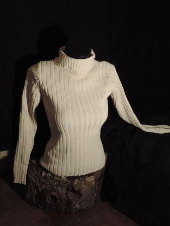 pull blanc cassé col roulé