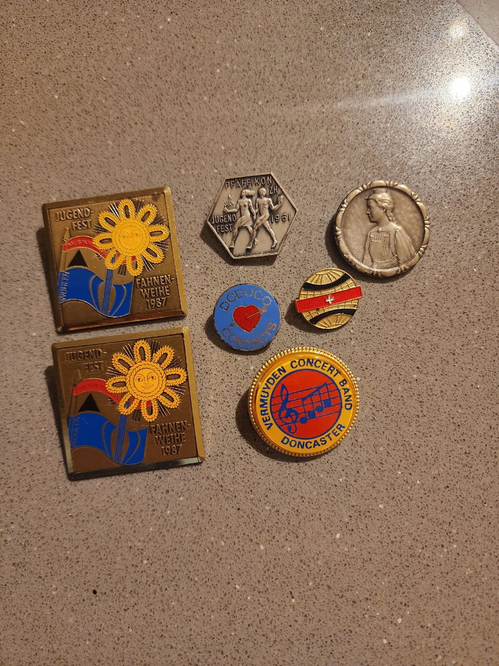 Placchette & Badge: Pins – Usato da Dierikon venduto da Toucan2
