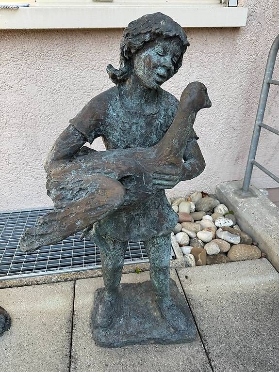 Statuette: Bronze Figur Mann mit einer Gans – Usato da Merenschwand venduto da yogi2000