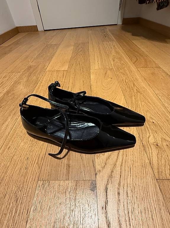 Chaussures femmes: Massimo Dutti shoes 39 – D'occasion à Wallisellen par Marij1986