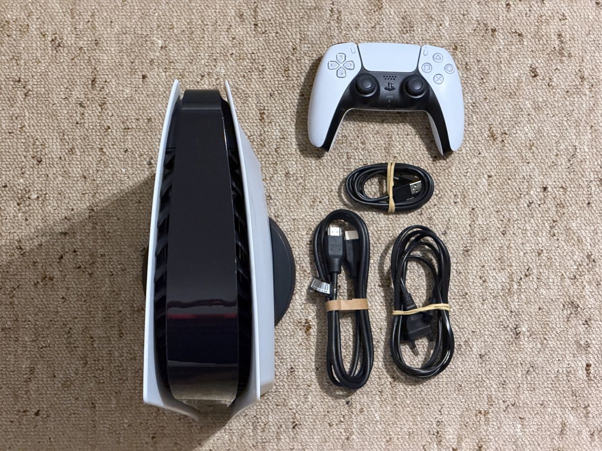 Sony Konsolen: PS5 disc version – Gebraucht aus Leuzigen von 3297 2
