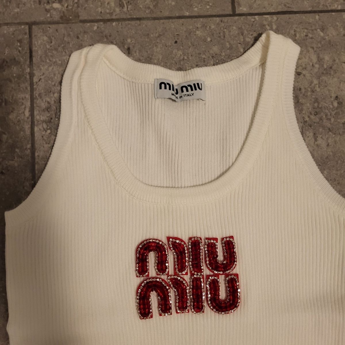 Miu Miu Tops: Miu Miu Tanktop – Neuf (Voir description) à Allschwil par lor_6cgq 1