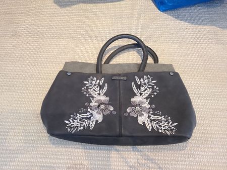 Handtasche dunkelgrau mit Blumenmuster guter Zustand