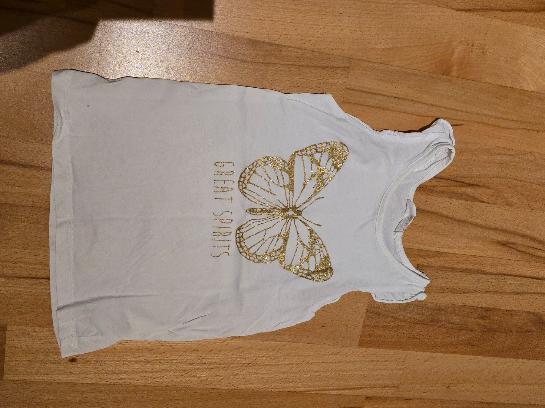 Camicette, T-shirt & Top: Top Gr. 110 / 116 mit Schmetterling – Usato da Büttikon AG venduto da Amineah