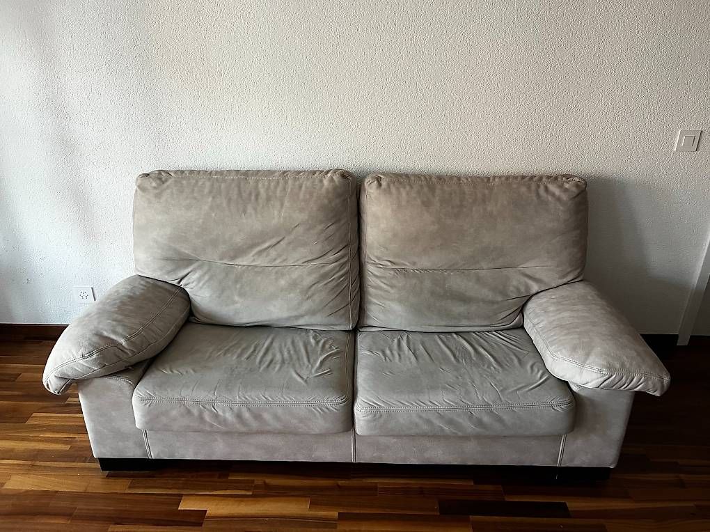 Sofas: Canapé 2 places en bon état – D'occasion à Lausanne par cla_8t7g