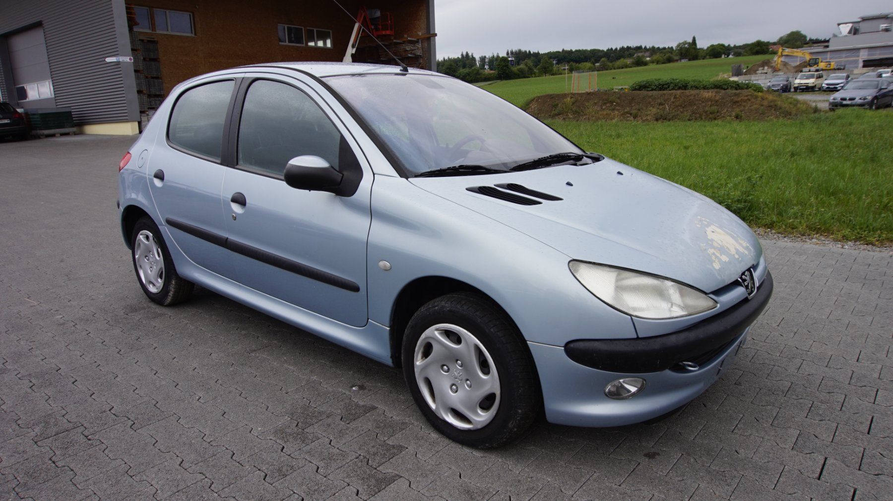 Peugeot Autos: Peugeot 206 mit 179'964 km ab nur CHF 1.- – Gebraucht aus Schongau von Autosalon_Zogu 3