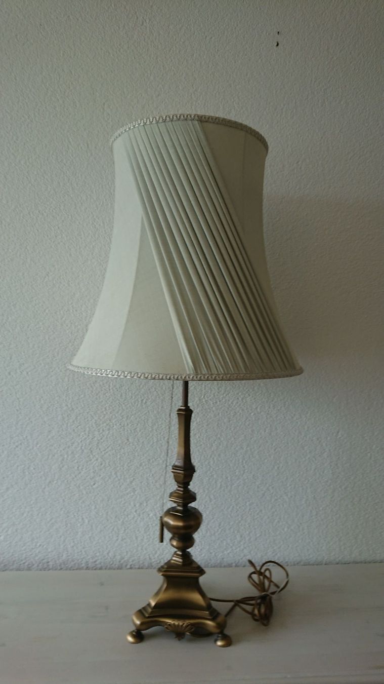 Lampade: Tischlampe mit Messingfuss – Usato da Rorschacherberg venduto da a.mang 9