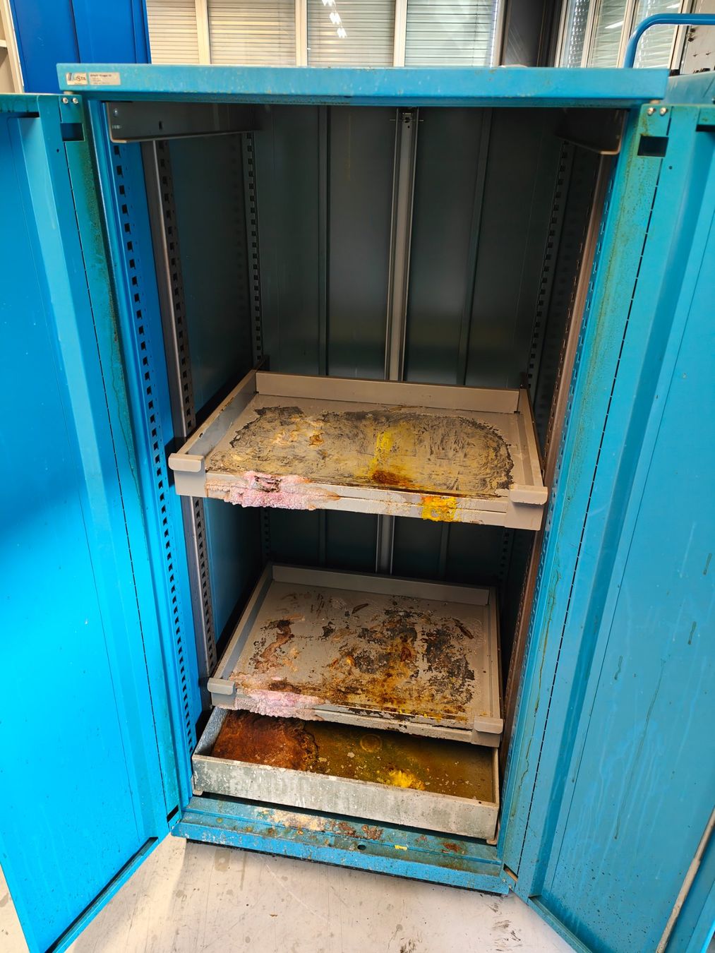 Armadi: 2x Chemikalienschrank Lista gebraucht – Usato da Niederrohrdorf venduto da Tizianob 2