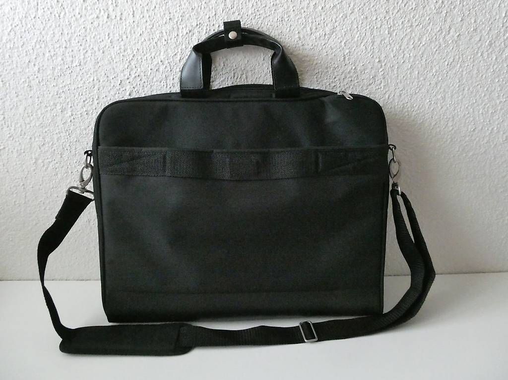 Asus Borse: Grosse Asus Notebook Tasche wie neu – Usato da Dietlikon venduto da Woodgate 3