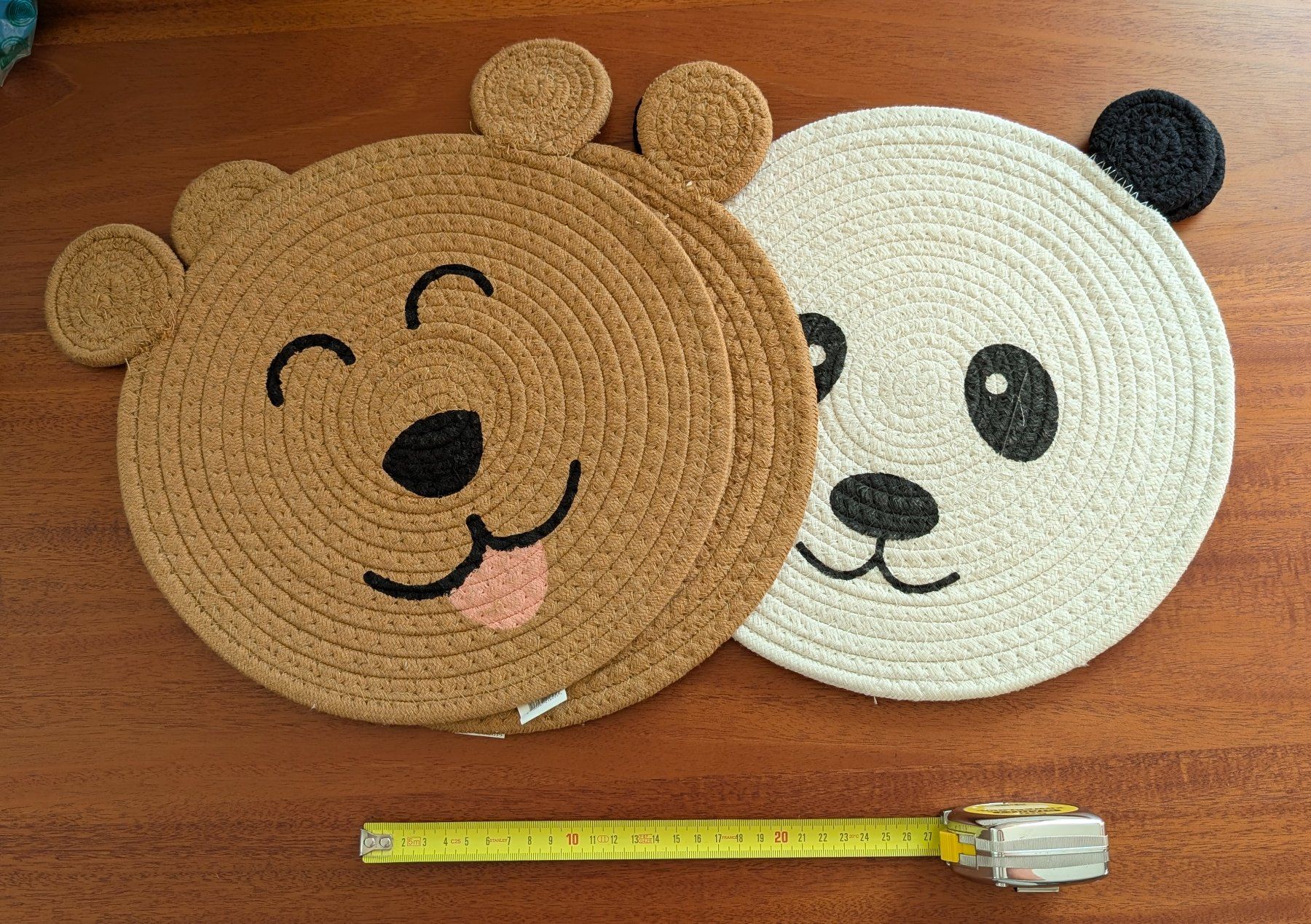 Set di tavolo e panche: Tischsets Hund und Panda 4stk, neu – Nuovo (secondo la descrizione) da Zürich venduto da michi_zh