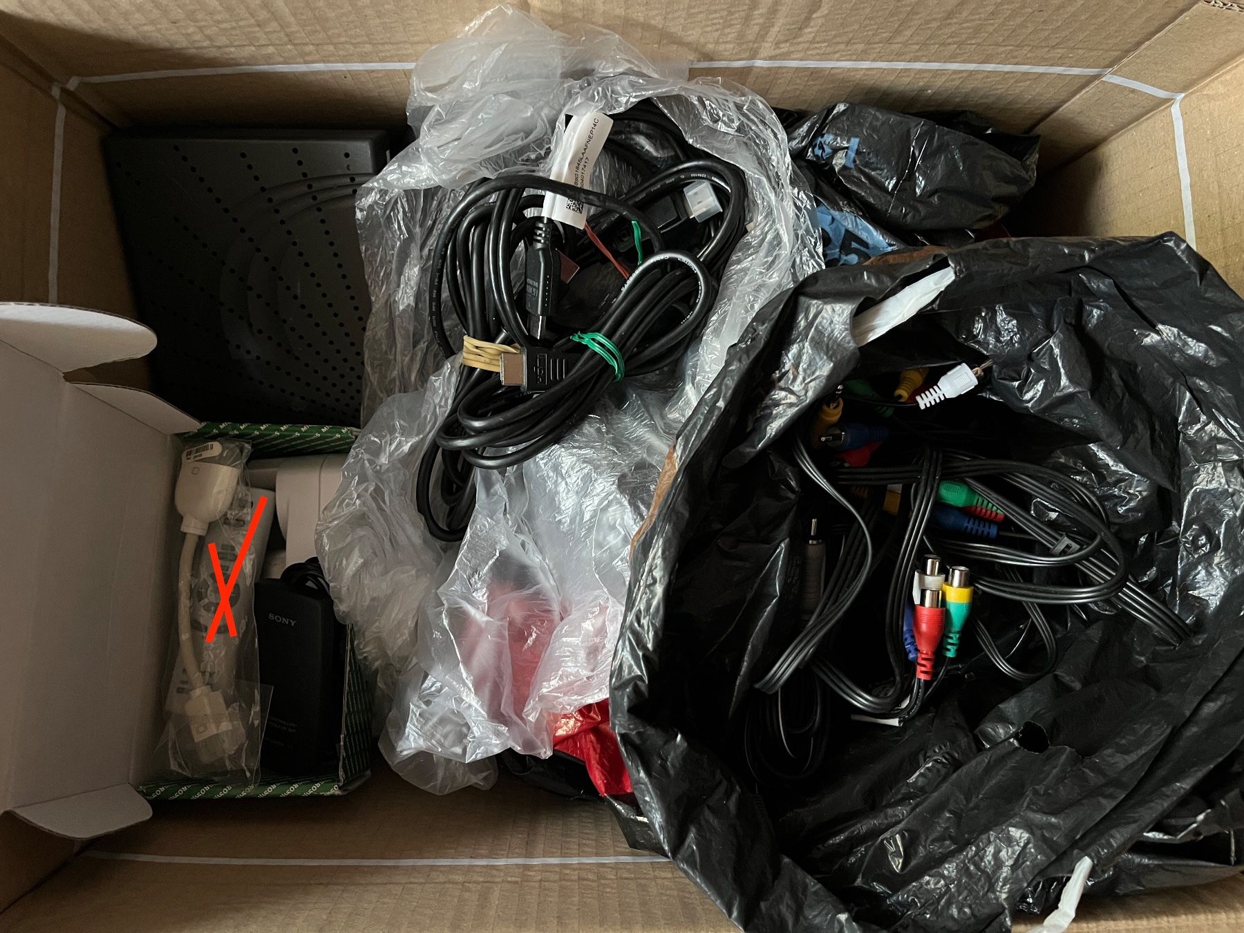 Kabel: Zügelkarton voll Kabel – Gebraucht aus Zürich von Fausto04