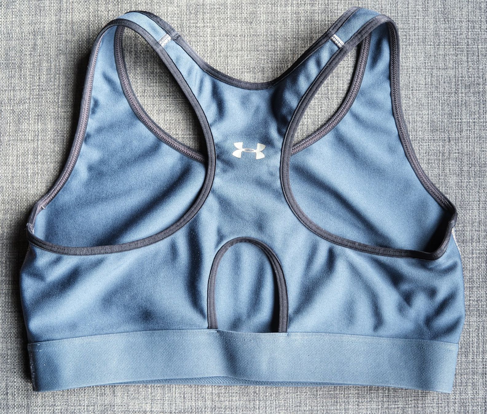 Under Armour Altra biancheria intima: Sport BH UNDER ARMOUR Gr. M (blau) – Usato da Wohlen AG venduto da Exitburn 1
