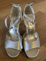 Chaussure à talons dorées