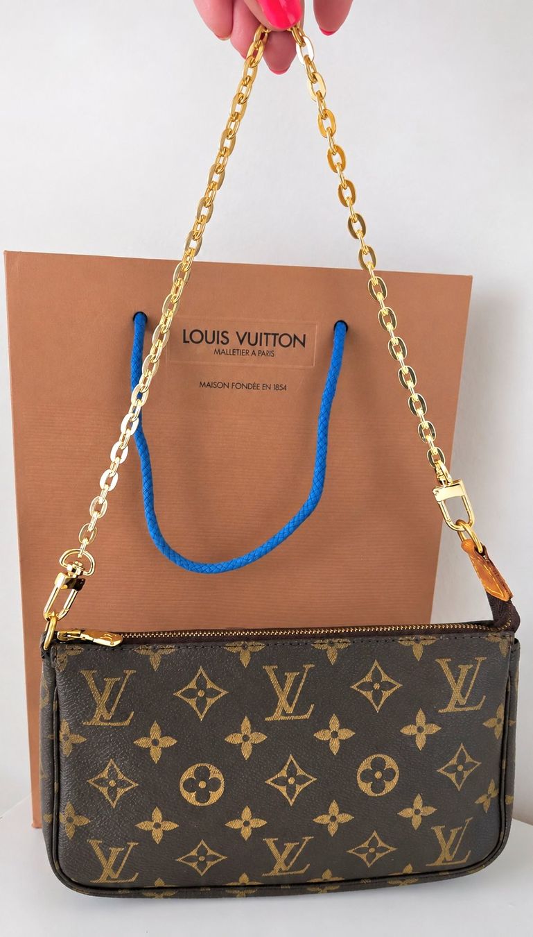 Louis Vuitton Sacs femmes: Louis Vuitton Pochette Accessoires Monogram Canvas – D'occasion à Niederteufen par Mira_72