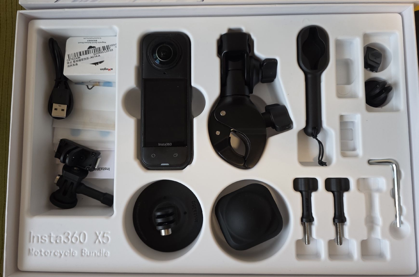 Insta360 Action Cam: Insta360 X5 Motocycle Bundel – Usato da Wittnau venduto da ovi1212 1