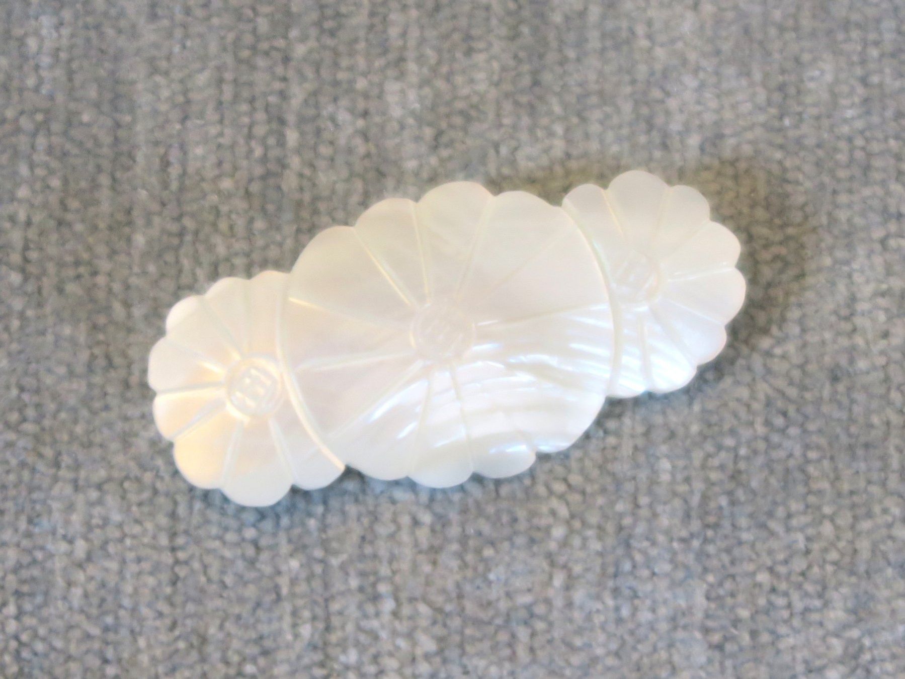 Broschen & Nadeln: Brosche Blumen perlmuttfarbig – Gebraucht aus Brittnau von marlenestone 4