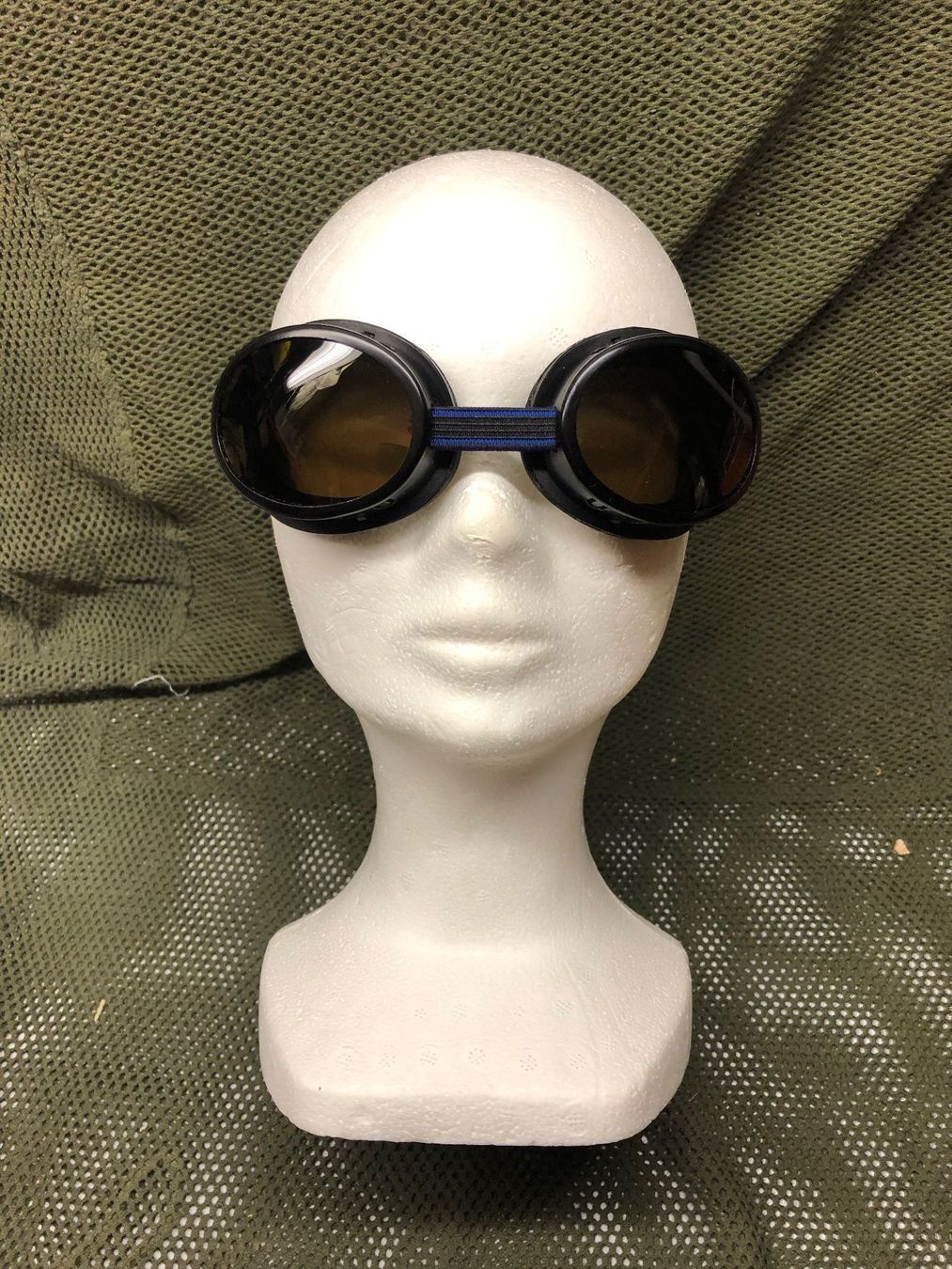 Occhiali & Lenti: Schweizer Armee Gletscherbrille original Militärbrille – Usato da Madiswil venduto da TEMISO