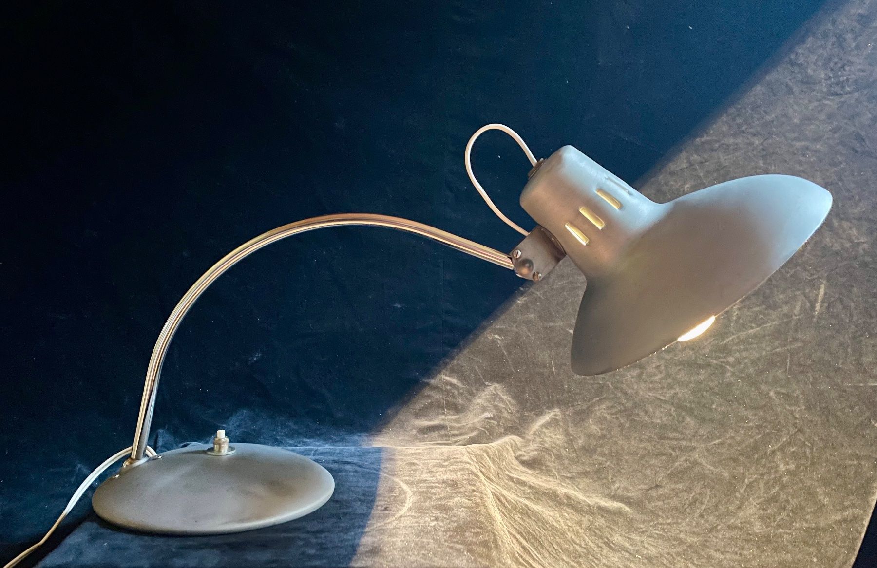 Lampade: Lampe de table industrielle, Bauhaus, année 50 – Usato da Prez vers Siviriez venduto da Mistinguette 2